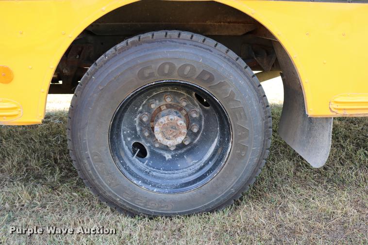 image for item DB9293 1997 International 3800 bus