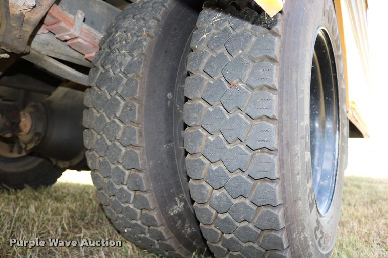 image for item DB9293 1997 International 3800 bus