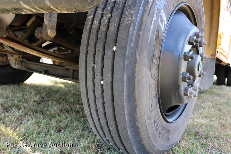 image for item DB9293 1997 International 3800 bus