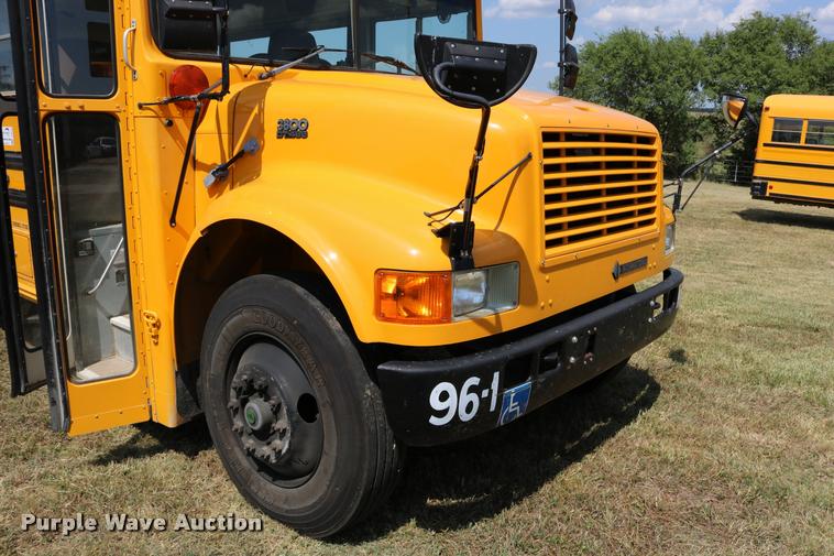 image for item DB9293 1997 International 3800 bus