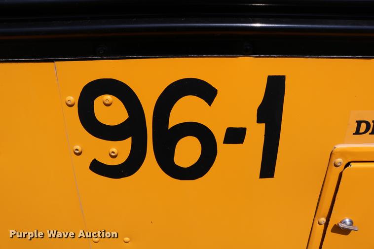 image for item DB9293 1997 International 3800 bus