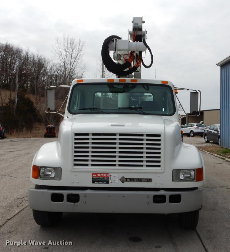 image for item DC0358 2002 International 4700 bucket truck