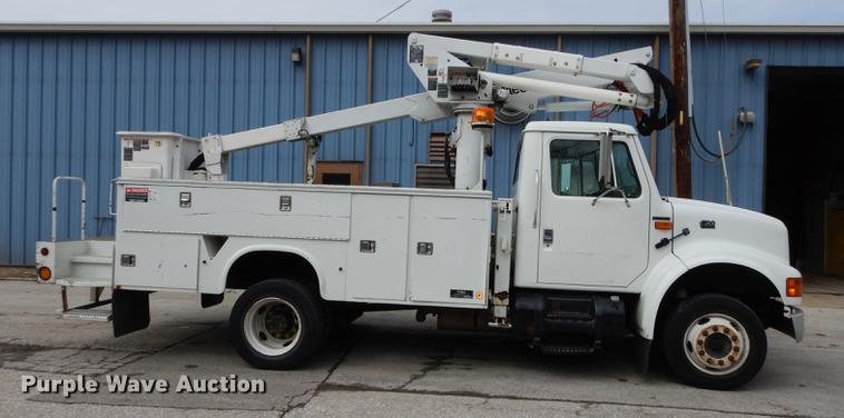image for item DC0358 2002 International 4700 bucket truck
