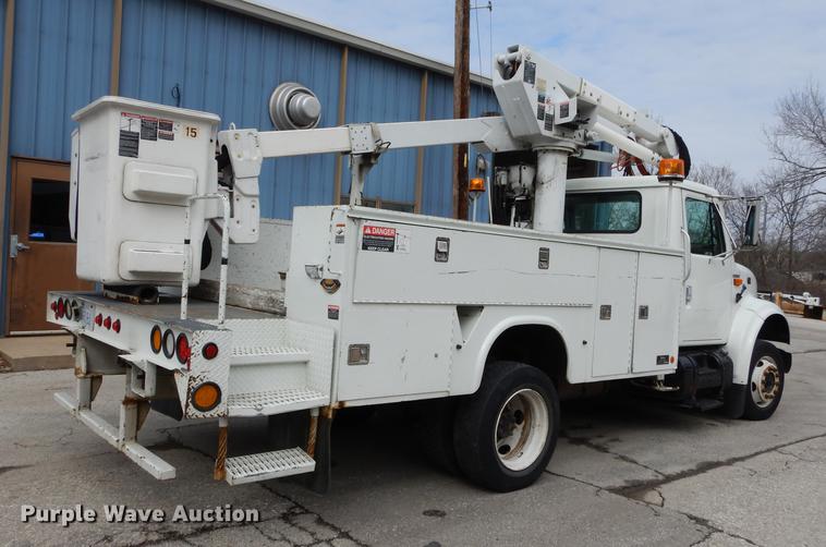 image for item DC0358 2002 International 4700 bucket truck