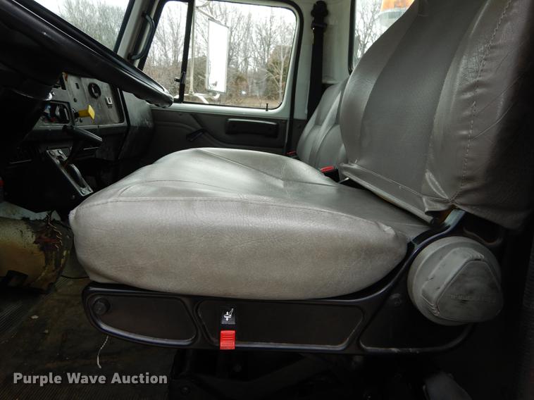 image for item DC0358 2002 International 4700 bucket truck