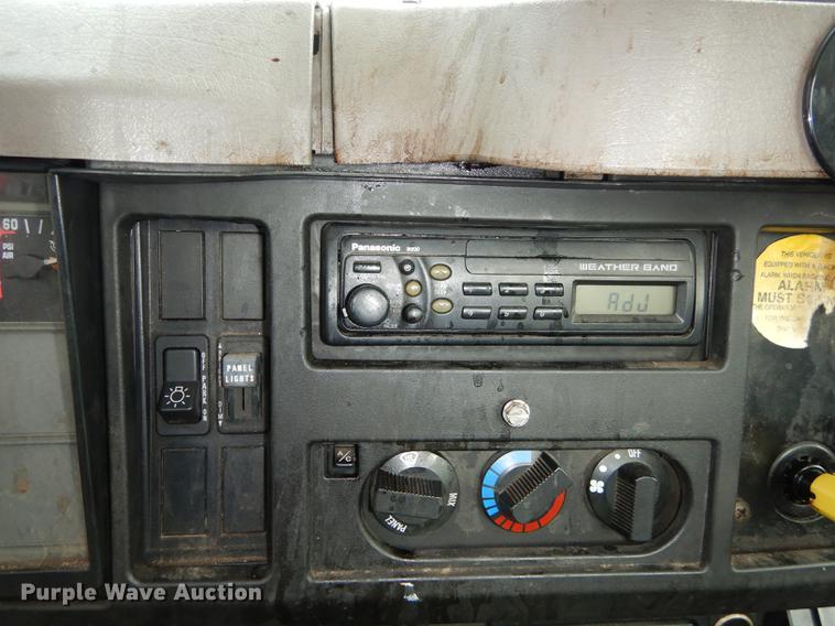 image for item DC0358 2002 International 4700 bucket truck