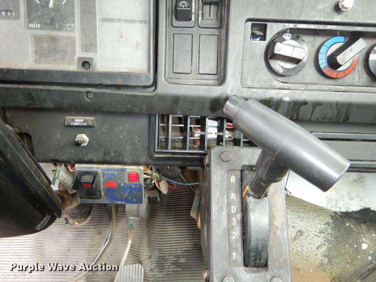 image for item DC0358 2002 International 4700 bucket truck