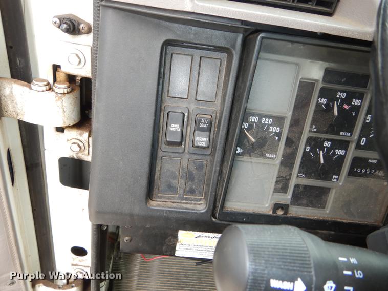 image for item DC0358 2002 International 4700 bucket truck