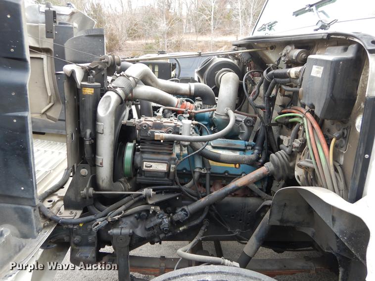 image for item DC0358 2002 International 4700 bucket truck