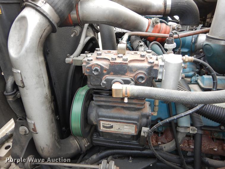 image for item DC0358 2002 International 4700 bucket truck