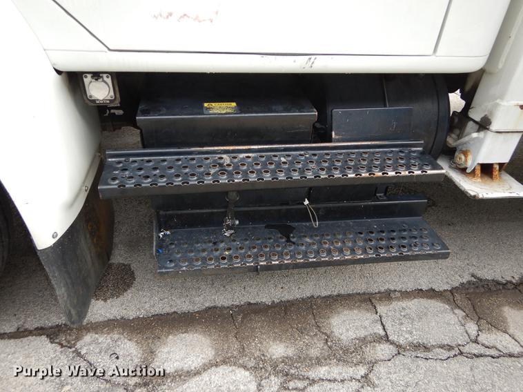 image for item DC0358 2002 International 4700 bucket truck