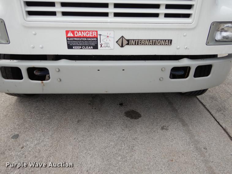 image for item DC0358 2002 International 4700 bucket truck