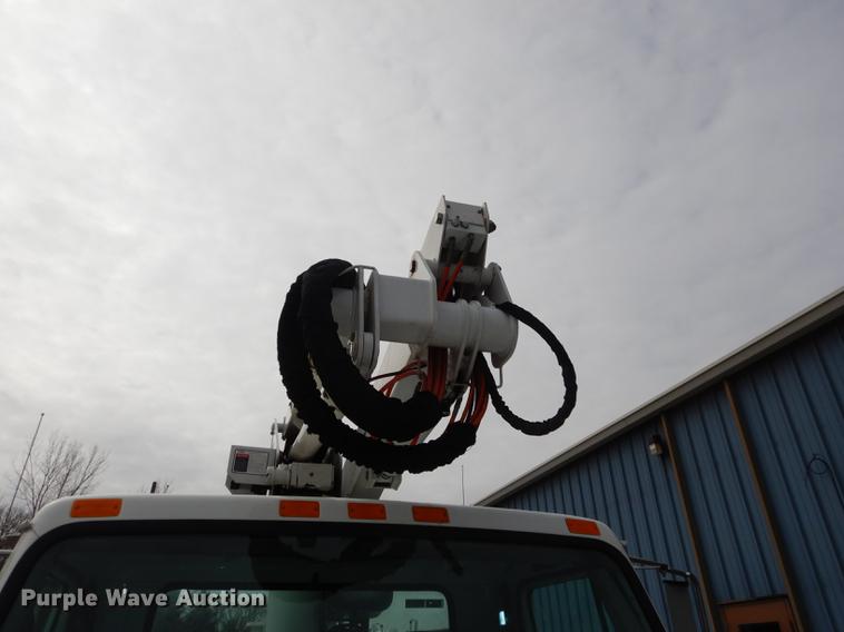 image for item DC0358 2002 International 4700 bucket truck