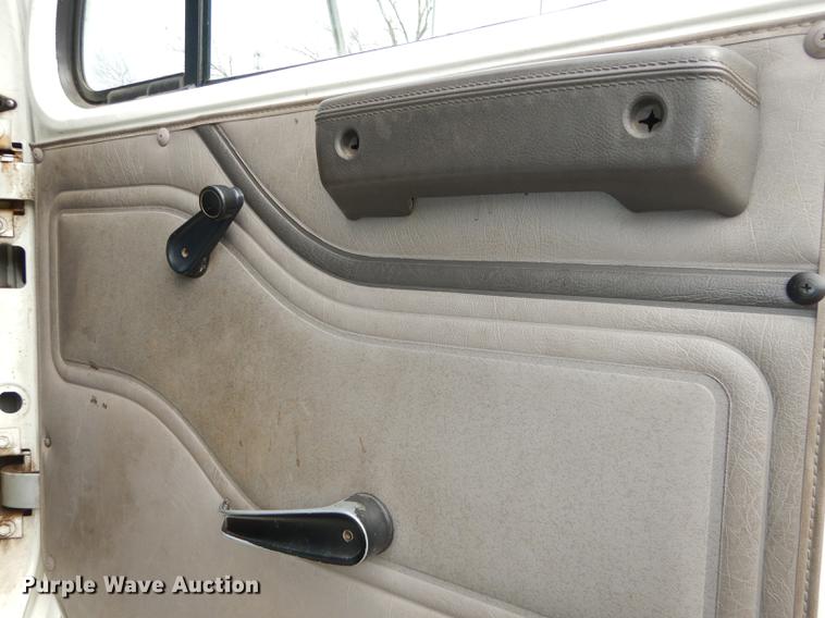 image for item DC0358 2002 International 4700 bucket truck