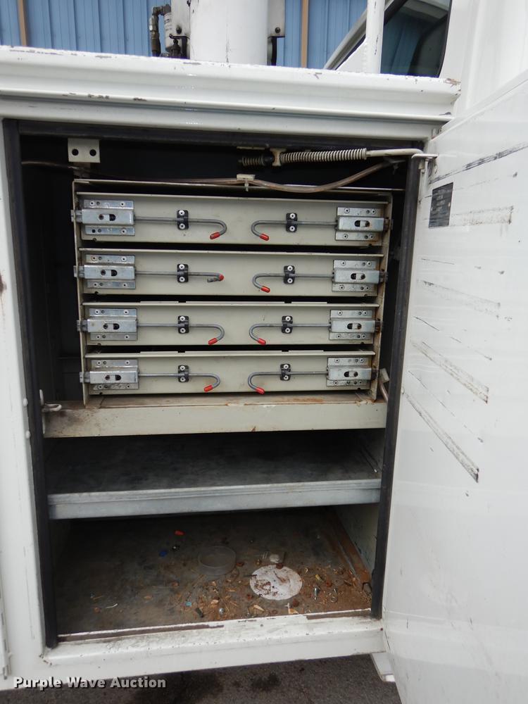 image for item DC0358 2002 International 4700 bucket truck