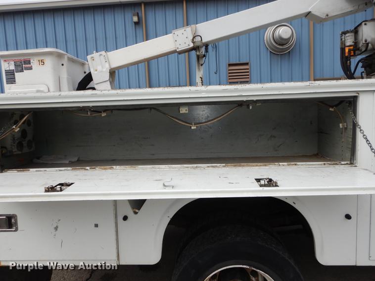 image for item DC0358 2002 International 4700 bucket truck