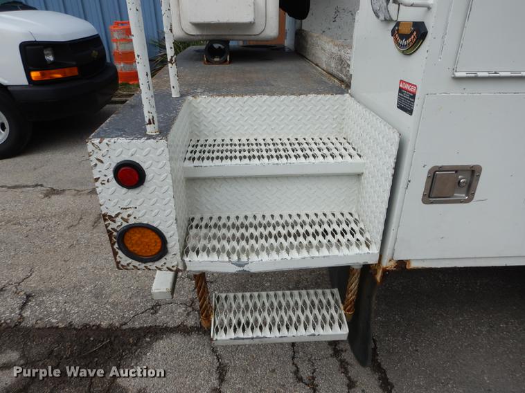 image for item DC0358 2002 International 4700 bucket truck