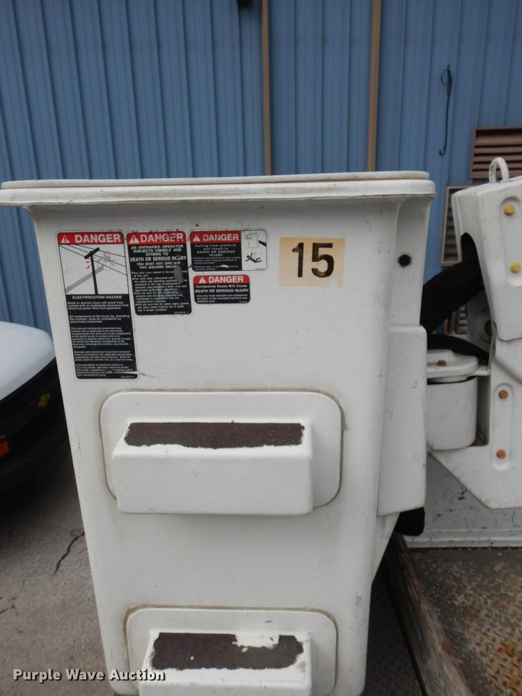 image for item DC0358 2002 International 4700 bucket truck