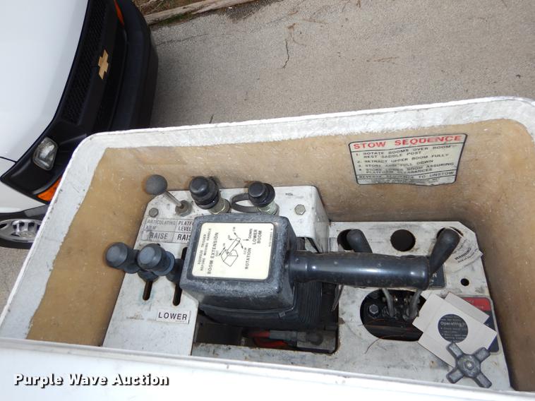 image for item DC0358 2002 International 4700 bucket truck