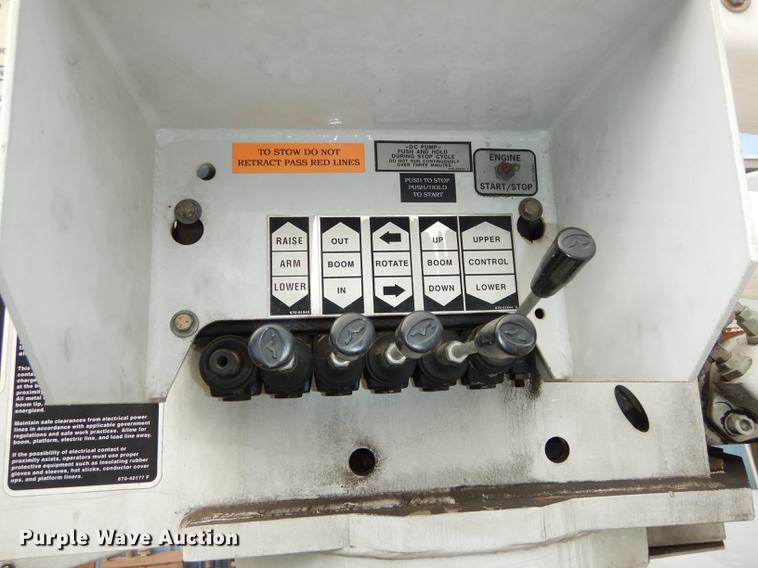 image for item DC0358 2002 International 4700 bucket truck