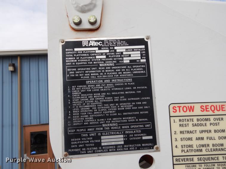 image for item DC0358 2002 International 4700 bucket truck