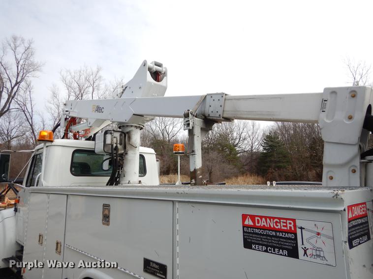 image for item DC0358 2002 International 4700 bucket truck