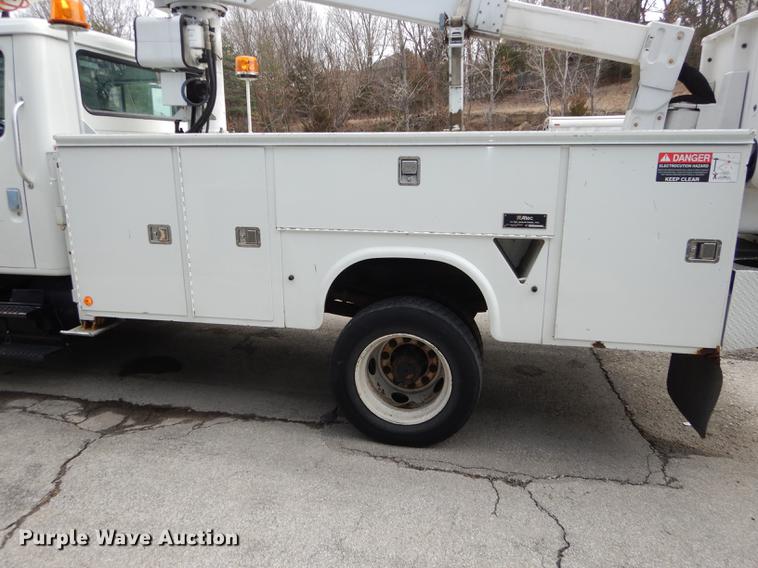 image for item DC0358 2002 International 4700 bucket truck