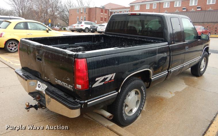 image for item DC0373 1998 Chevrolet Silverado 1500 Z71 Ext. Cab pickup truck
