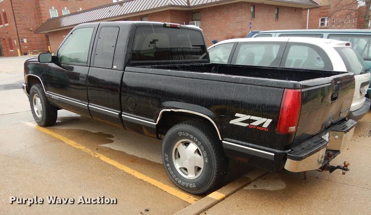 image for item DC0373 1998 Chevrolet Silverado 1500 Z71 Ext. Cab pickup truck