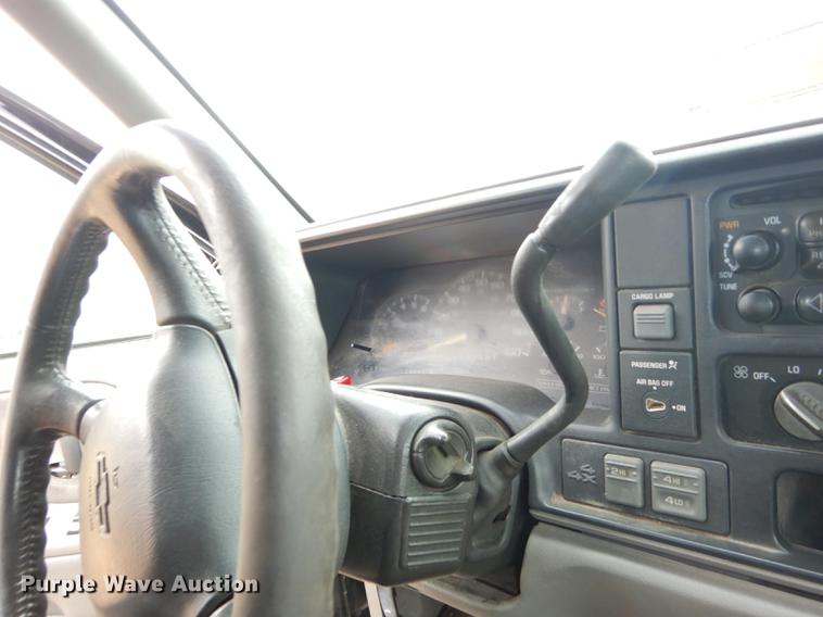 image for item DC0373 1998 Chevrolet Silverado 1500 Z71 Ext. Cab pickup truck