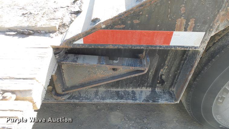 image for item DC0700 1982 Fruehauf lowboy equipment trailer