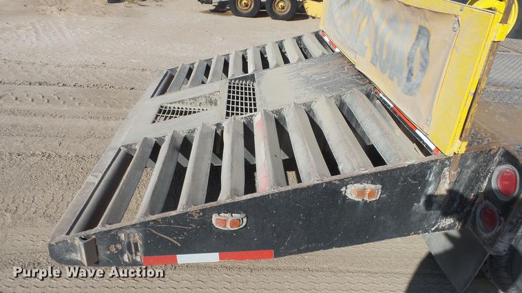 image for item DC0700 1982 Fruehauf lowboy equipment trailer