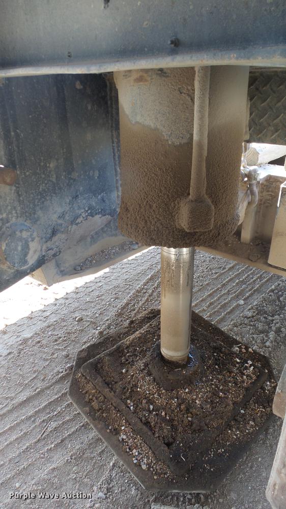 image for item DC0700 1982 Fruehauf lowboy equipment trailer