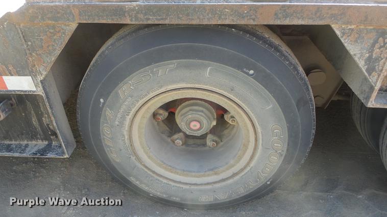 image for item DC0700 1982 Fruehauf lowboy equipment trailer