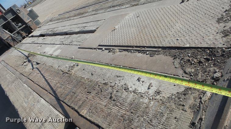 image for item DC0700 1982 Fruehauf lowboy equipment trailer