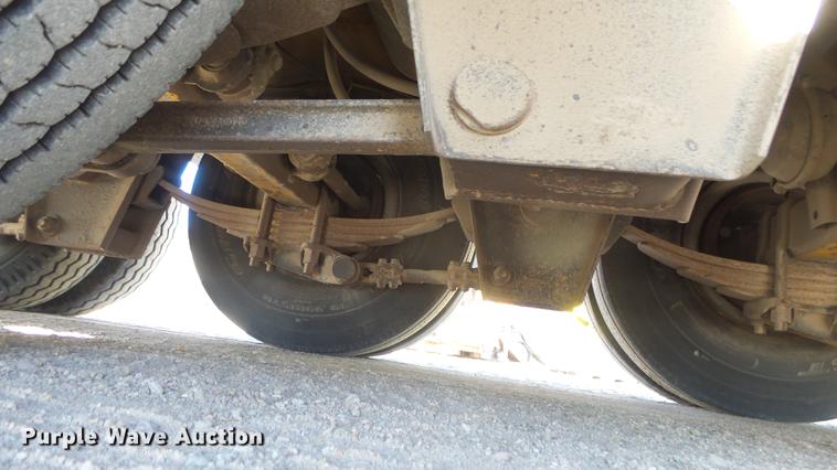 image for item DC0700 1982 Fruehauf lowboy equipment trailer