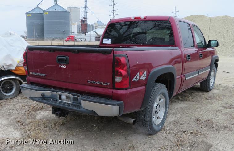 image for item DC0901 2004 Chevrolet Silverado 1500 Crew Cab pickup truck