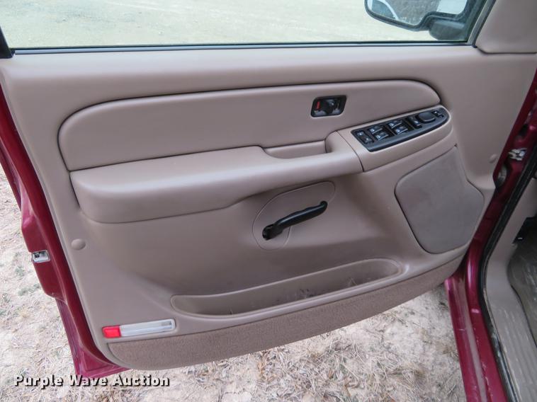 image for item DC0901 2004 Chevrolet Silverado 1500 Crew Cab pickup truck