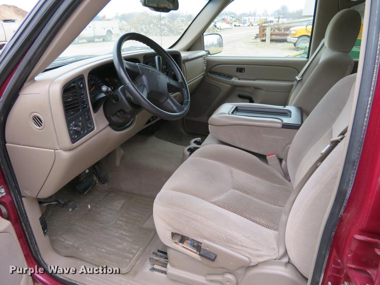 image for item DC0901 2004 Chevrolet Silverado 1500 Crew Cab pickup truck