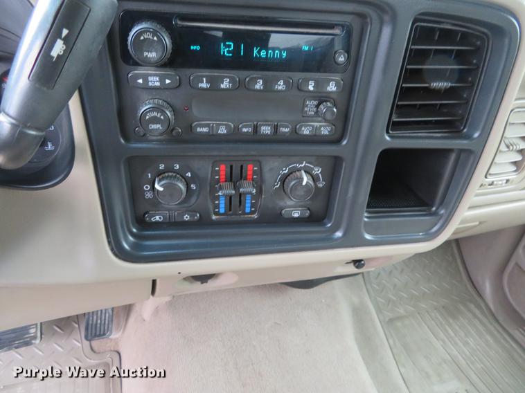 image for item DC0901 2004 Chevrolet Silverado 1500 Crew Cab pickup truck