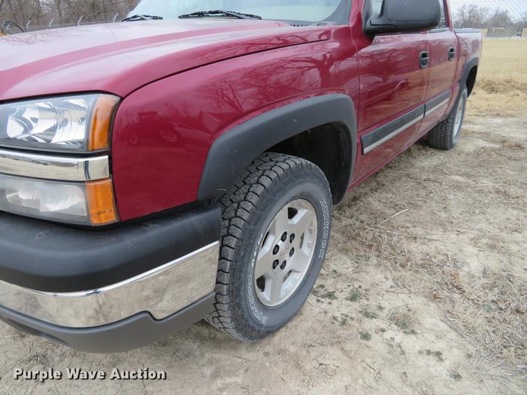 image for item DC0901 2004 Chevrolet Silverado 1500 Crew Cab pickup truck