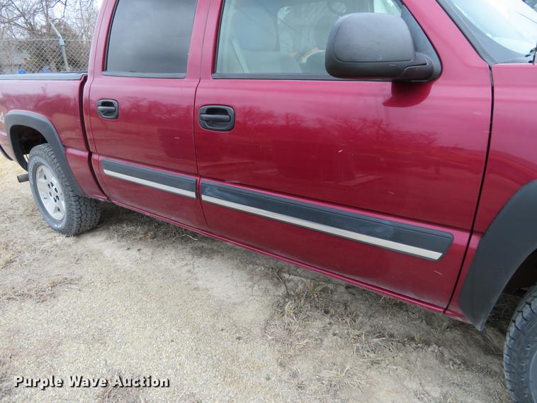 image for item DC0901 2004 Chevrolet Silverado 1500 Crew Cab pickup truck