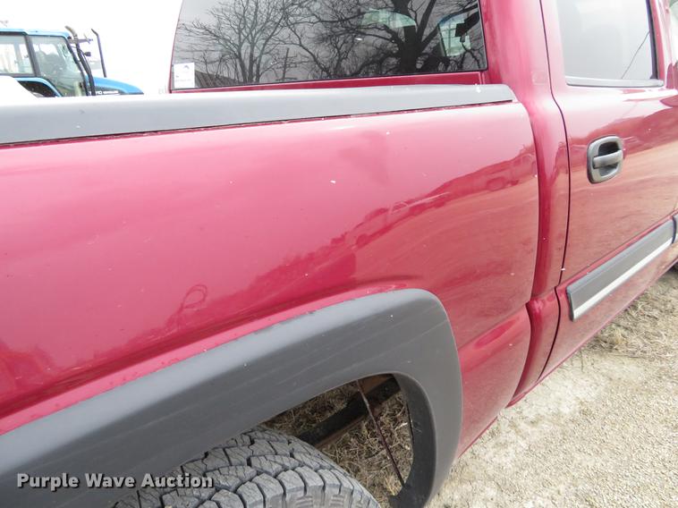 image for item DC0901 2004 Chevrolet Silverado 1500 Crew Cab pickup truck