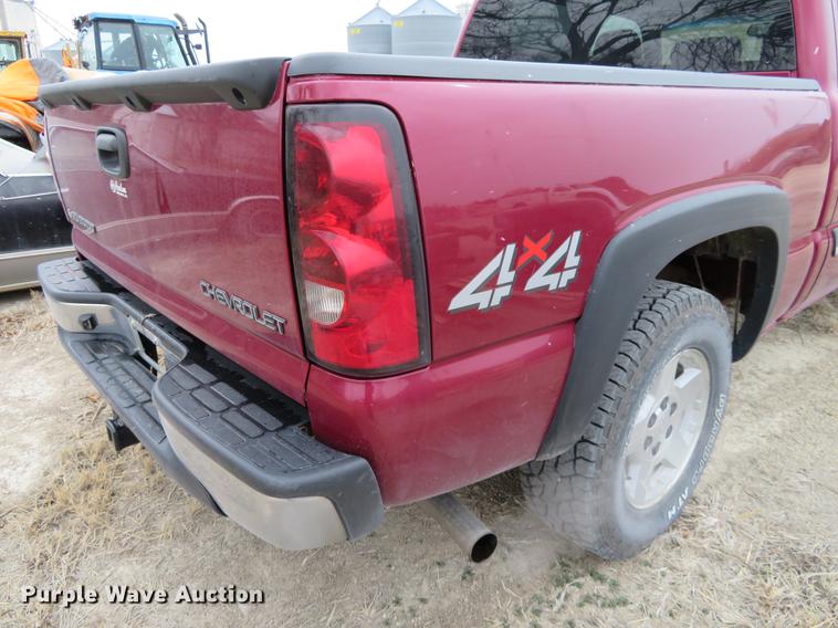 image for item DC0901 2004 Chevrolet Silverado 1500 Crew Cab pickup truck