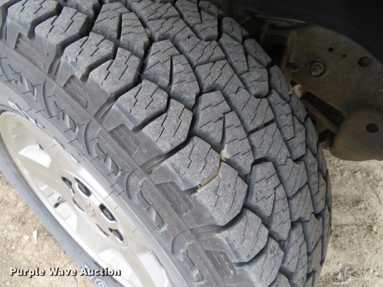 image for item DC0901 2004 Chevrolet Silverado 1500 Crew Cab pickup truck