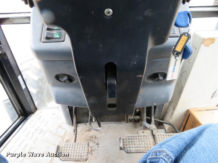 image for item DC0902 2000 New Holland TS110 MFWD tractor