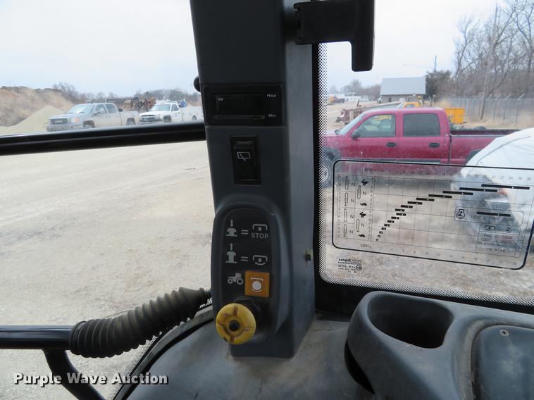 image for item DC0902 2000 New Holland TS110 MFWD tractor