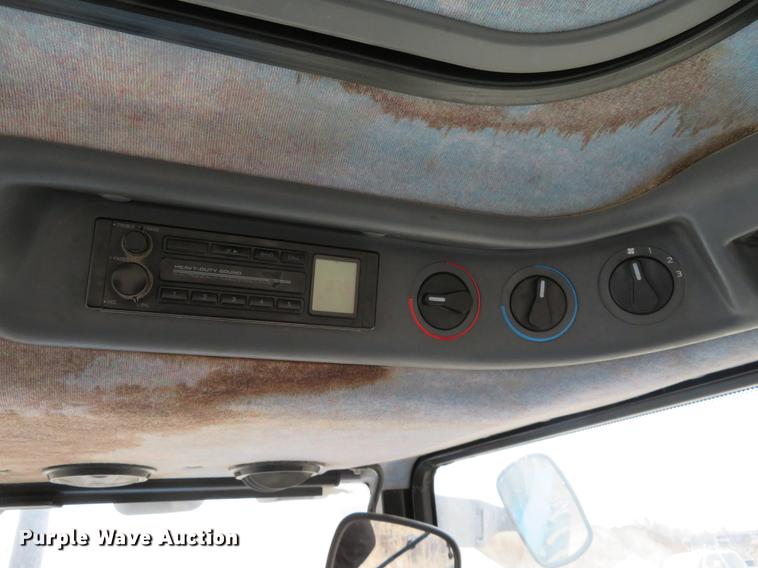 image for item DC0902 2000 New Holland TS110 MFWD tractor