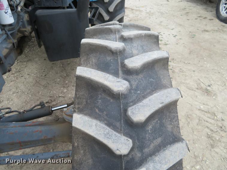 image for item DC0902 2000 New Holland TS110 MFWD tractor