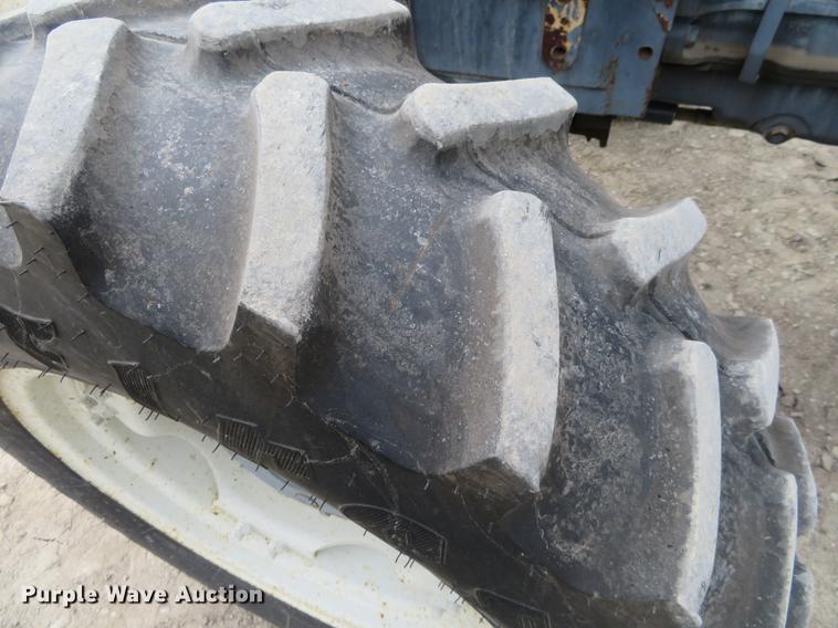 image for item DC0902 2000 New Holland TS110 MFWD tractor